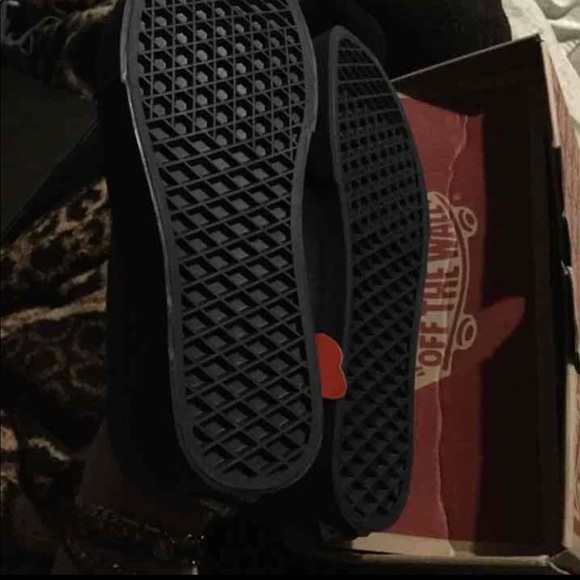 Vans - Picture 2 of 4